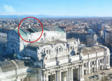 Un pezzo della copertura del tetto della stazione Centrale di Milano si è staccato a causa del forte vento