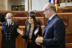 Il nuovo sindaco di Roma, Roberto Gualtieri, con la sindaca uscente Virginia Raggi, durante il passaggio di consegne in Campidoglio,