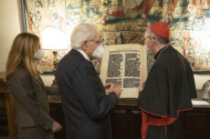 Il Presidente Sergio Mattarella con con S.Em. Rev.ma il Cardinale Pietro Parolin Segretario di Stato,visita la mostra “Contemporanei a Palazzo Borr