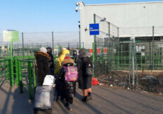 Profughi in fuga dal Lato ucraino del confine con la Polonia
