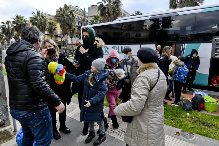 Primi arrivi di rifugiati ucraini in Lombardia.