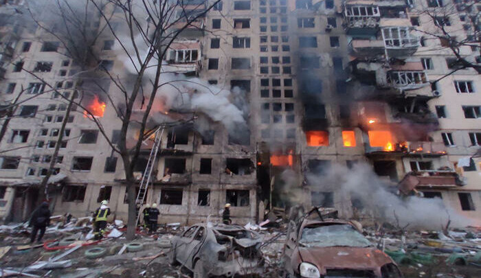 Ucraina: condominio 9 piani bombardato a Kiev,