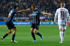 Marten De Roon festeggia il gol del 2-1 dell'Atalanta sul Torino.