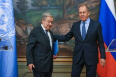 Il ministro degli Esteri russo Sergei Lavrov e il Segretario generale delle Nazioni Unite Antonio Guterres nell'incontro di Mosca.