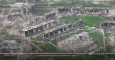 Una veduta dall'alto di Mariupol distrutta dai bombardamenti, Ucraina, 24 aprile 2022.
