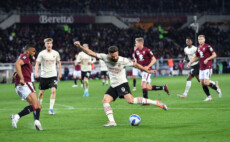Gleison Bremer e Oliver Giroud in azione nella partita Torino-Milan finita 0-0.
