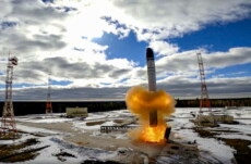 In una foto del ministero della Difesa russo, il lancio di missili 'Sarmat'