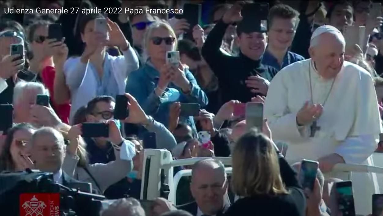 Papa Francesco durante l'udienza generale del 27 aprile 2022. (Frame video Vatican News)