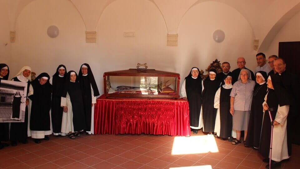Monache celestino nel convento di Sa Basilio a L'Aquila.