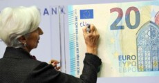 La presidenta della Banca Centrale Europea (Bce) Christine Lagarde firma la nuova banconota da 20 Euro.