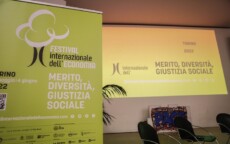 IL podio in allestimento del Festival Internazionale dell'Economia a Torino.