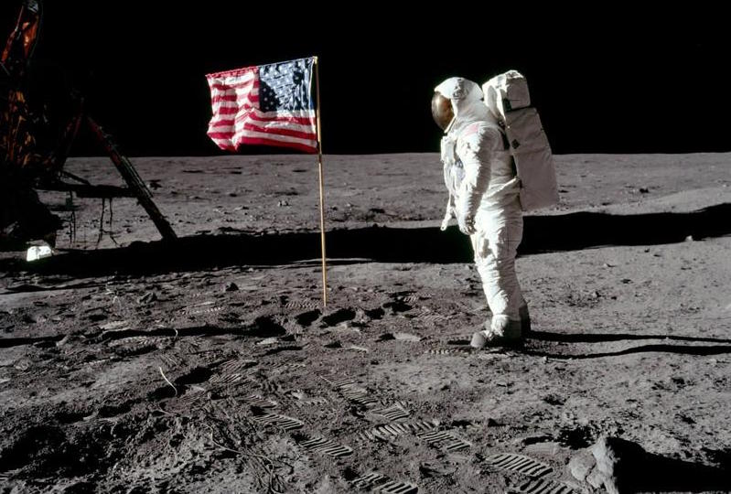 La storica passeggiata di Buzz Aldrin sulla Luna.