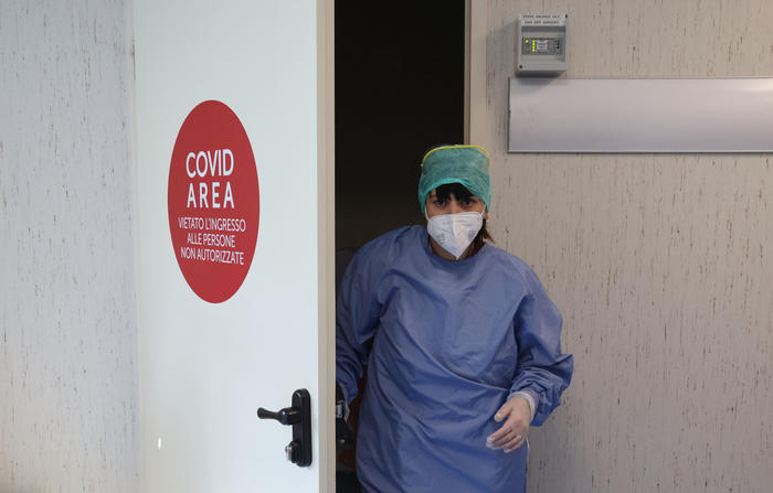 Un'immagine del reparto di terapia intensiva all'ospedale Poliambulanza di Brescia, reparto Covid,
