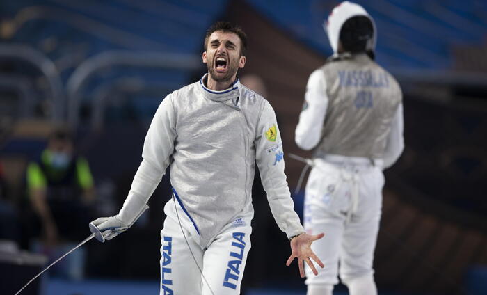 L'urlo di Daniele Garozzo dopo l'ultima stoccata che assegna l'oro all'Italia nel fioretto maschile