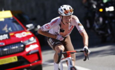 Il lussemburghese Bob Jungels in azione durante la 9/na tappa del Tour de France 2022