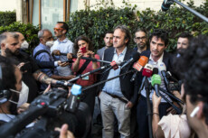 Il segretario nazionale di Sinistra Italiana Nicola Fratoianni e Angelo Bonelli di Europa Verde parlano con i giornalisti davanti a Montecitorio, Roma, 02 agosto 2022.