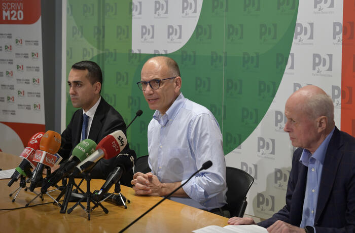 Luigi Di Maio, Enrico Letta e Bruno Tabacci nel corso di una conferenza stampa presso la sede del Partito Democratico al termine di un incontro congiunto. Roma,