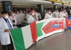 I medici cubani della Brigata medica Henry Reeve, arrivata in Italia il 22 marzo a sostegno degli sforzi per contenere il # COVID19 in Lombardia, lasciano l'Italia per rientrare a Cuba, Milano, 8 giugno 2020