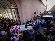 Funerali a Gragnano del 13 enne suicidatosi per atti di bullismo.