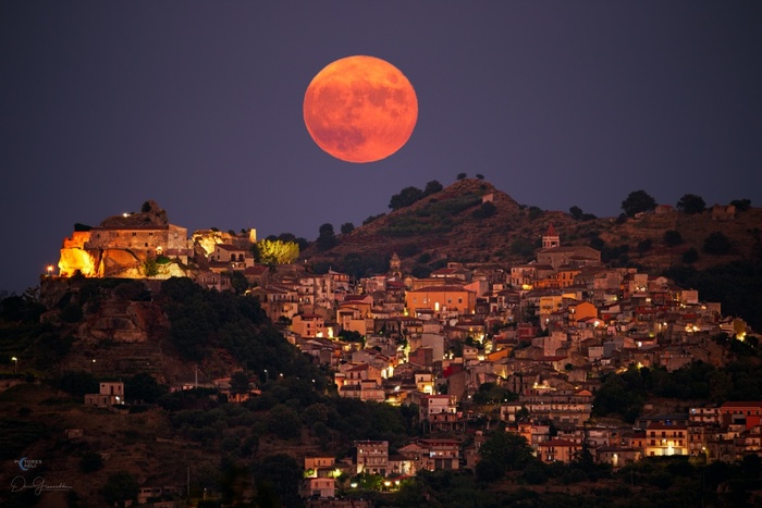 La Luna piena su Castiglione di Sicilia (fonte: Dario Giannobile)