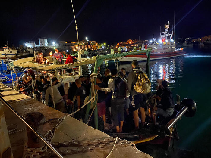 Sbarchi di migranti a Lampedusa.