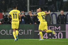 Lautaro Martinez festeggia il suo gol nella partita Fiorentina-Inter finita 3-4.