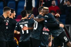 Victor Osimhen festeggia il gol della vittoria in Roma-Napoli 0-1 all'Olimpico.