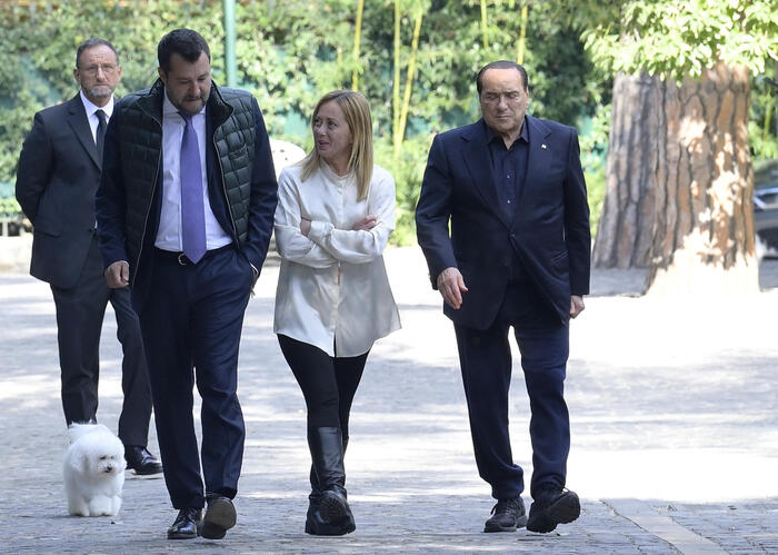 In una foto d'archivio Matteo Salvini, Giorgia Meloni e Silvio Berlusconi durante un incontro ad Arcore