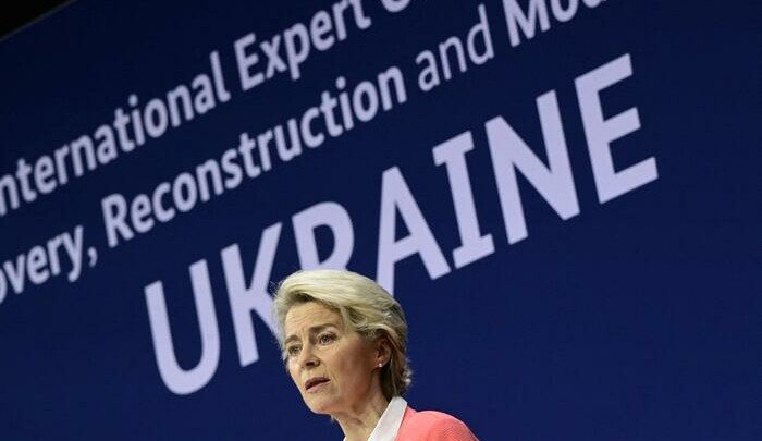La Presidente della Commissione Europea Ursula von der Leyen durante il forum sugli aiuti all'Ucraina.