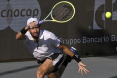 Matteo Berrettini in azione durante il torneo Atp 250 a Napoli.