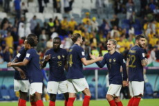 I giocatori francesi festeggiano la vittoria contro l'Australia (4-1) a fine partita.