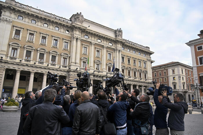 Giornalisti e televisioni a Palazzo Chigi.