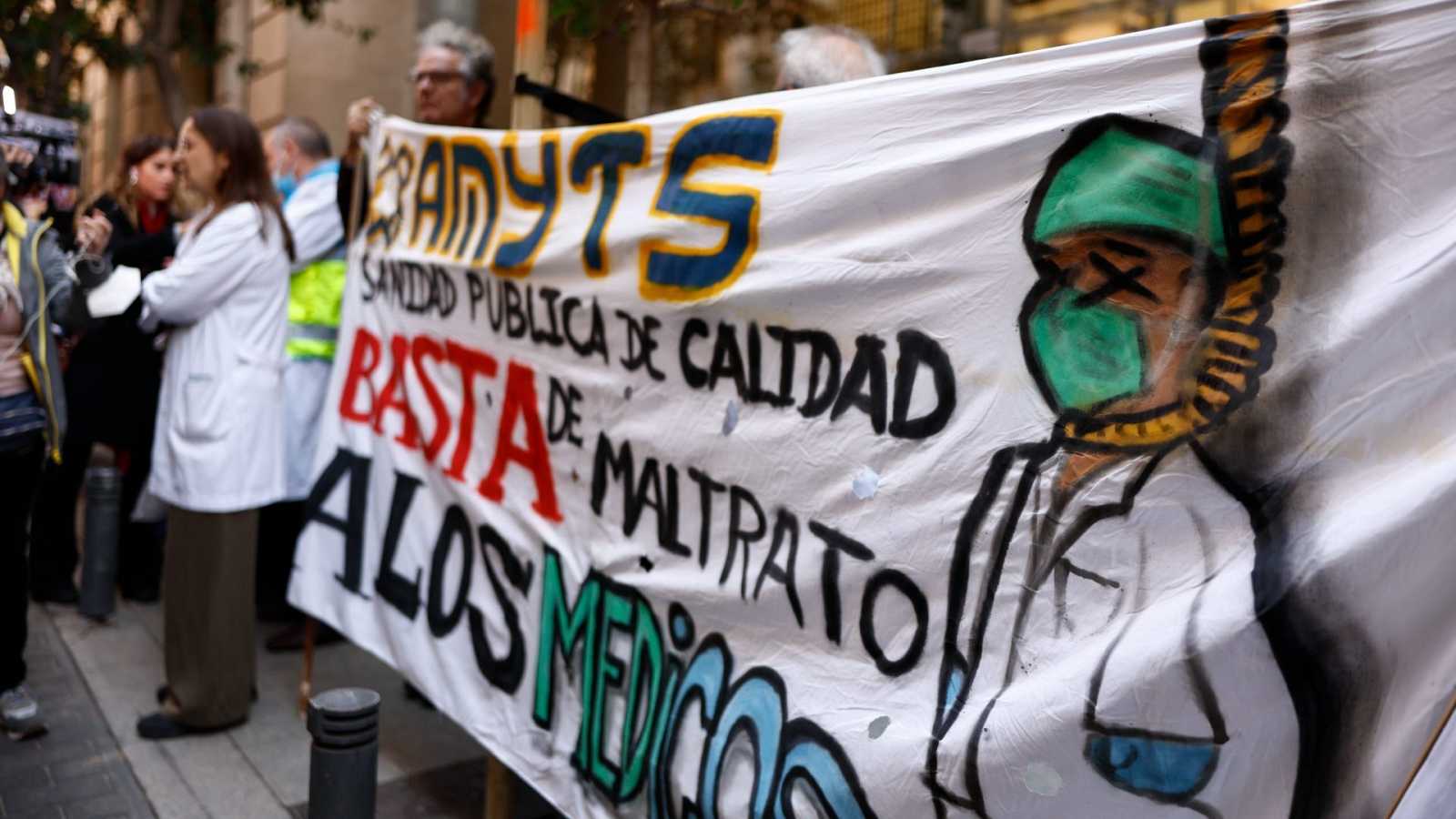 Medici di Atención Primaria di Madrid, durante una manifestazione di protesta