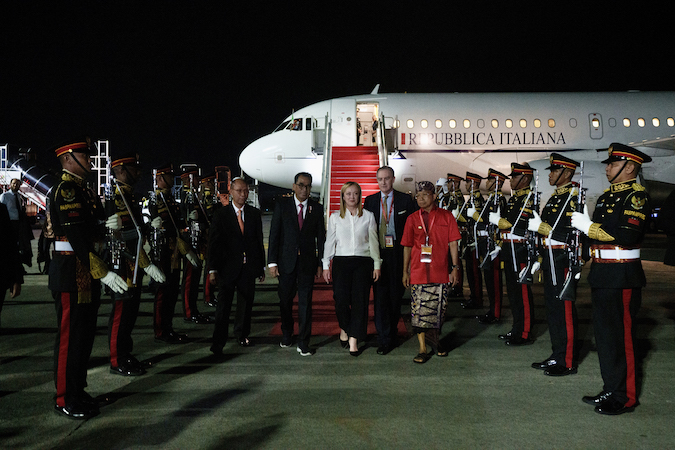 Il presidente del Consiglio Giorgia Meloni al suo arrivo a Bali per ill summit del G20.