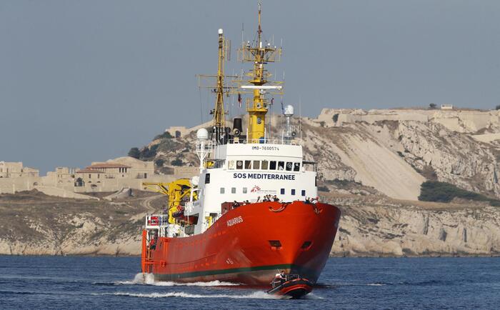 La nave 'Aquarius' della Ong 'SOS Mediterranee' arriva al porto di Marsiglia con il suo carico di migranti