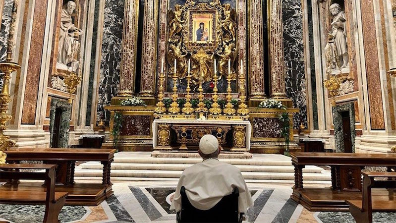Papa Francesco a Santa Maria Maggiore. (Vatican News)