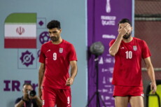 La delusione dei giocatori iraniani dopo la sconfitta.