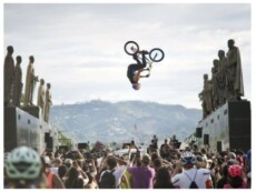 Daniel Dhers durante la sua esibizione a Caracas.
