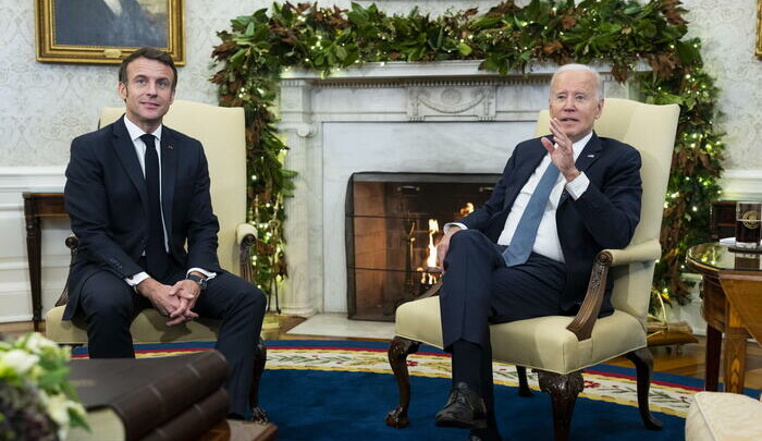 Il Presidente americano Joe Biden con il Presidente francese Emmanuel Macron in vista a Washington