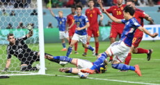 Kaoru Mitoma segna il gol del 2-1 del Giappone sulla Spagna a Qatar 2022