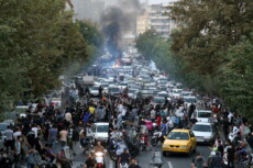 in una foto d'archivio una strada di Teheran bloccata dalle proteste. ANSA/STR