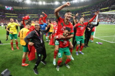I giocatori del Marocco festeggiano la storina vittoria (1-0) suò Portogallo e vanno in semifinale nel Mondiale Qatar 2022