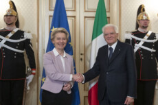 Milano, 07/12/2022 (II mandato) Il Presidente della Repubblica Sergio Mattarella con Ursula Von der Leyen, Presidente della Commissione europe