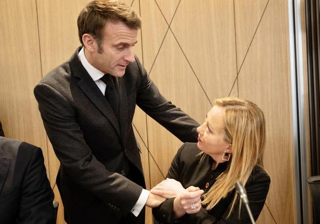 Il Presidente del Consiglio, Giorgia Meloni, con Emmanuel Macron, Presidente della Repubblica francese. (Ufficio Stampa della Presidenza del Consiglio)
