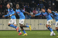 Victor Osimhen e Giovanni Simeone festeggiano la vittoria del Napoli sulla Roma nella 20esima giornata di campionato.