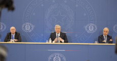 Il Vice Presidente e Ministro degli esteri Antonio Tajani e i Ministri dell’Interno Matteo Piantedosi e della Giustizia Carlo Nordio durante la conferenza stampa.