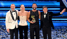 Amadeus, Chiara Ferragni e Gianni Morandi con il vincitore del 73esimo Festival di Sanremo, Marco Mengoni
