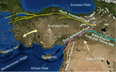 Schema delle principali faglie attive in Turchia. Nel terremoto del 6 febbraio 2023 si è attivata quella Est Anataolica (fonte: Mikenorton da Wikipedia)