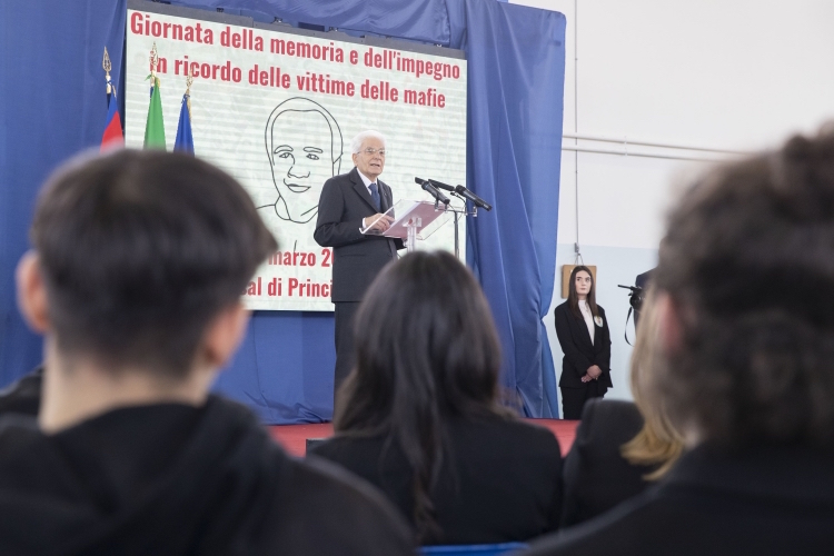 lotta-alle-mafie-a-casal-di-principe-l-omaggio-di-mattarella-a-don