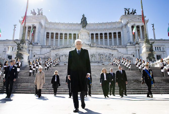 Il Presidente Sergio Mattarella al termine della deposizione di una corona d’alloro sulla Tomba del Milite Ignoto, nella ricorrenza della Giornata dell’Unità Nazionale